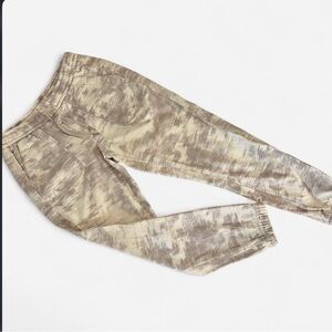 Athleta Farallon Printed Joggers SZ6 Cream Camo Tapered Stretch Comfort